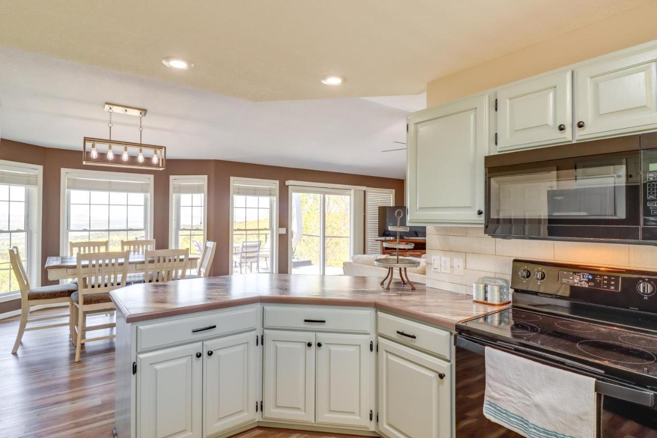 Charming Edgemont Home With Deck And Lake Views! Fairfield Bay Luaran gambar