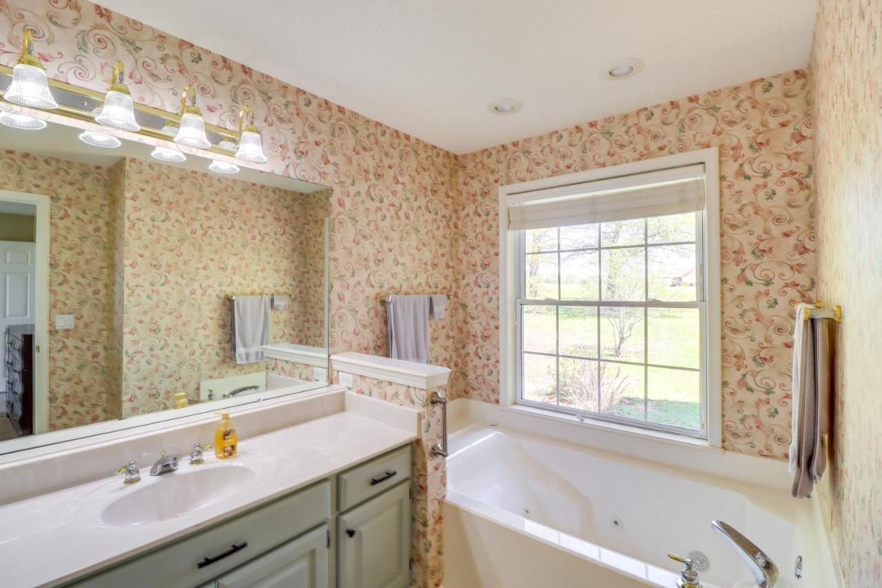 Charming Edgemont Home With Deck And Lake Views! Fairfield Bay Luaran gambar